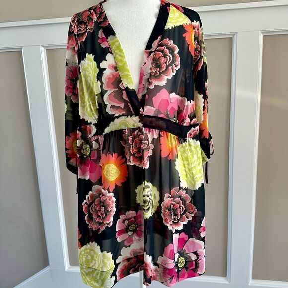 Cabi Gemini, semi sheer blouse. - Picture 1 of 6